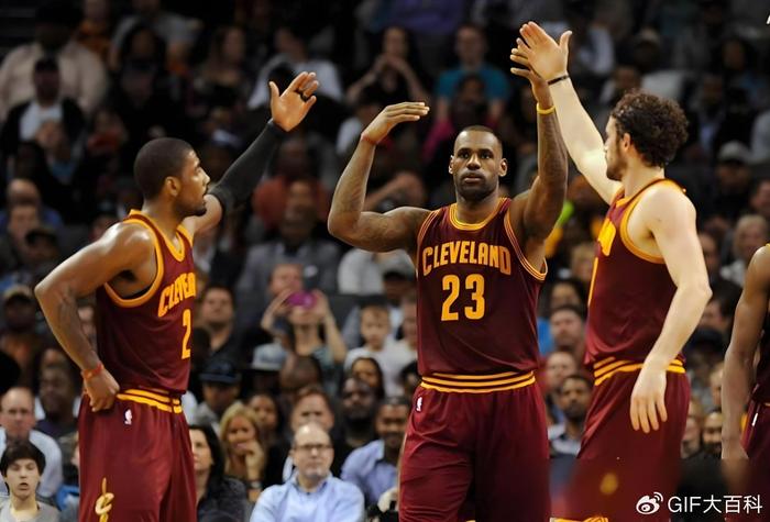 湖人愿下赛季或老詹安排退役巡演,詹姆斯似乎还想再陪儿子征战