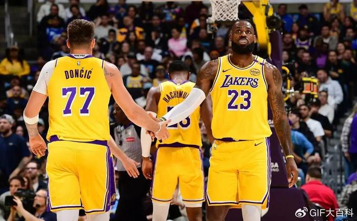 湖人愿下赛季或老詹安排退役巡演,詹姆斯似乎还想再陪儿子征战