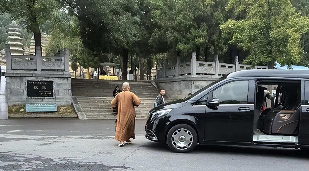 九游中国-时隔23天,官媒再出手,更多真相被爆,彻底扯下释永信“遮羞布”