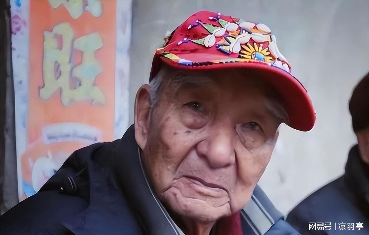 台湾92岁老兵回重庆祭祖,下飞机后却怒道:这不还是台北吗?