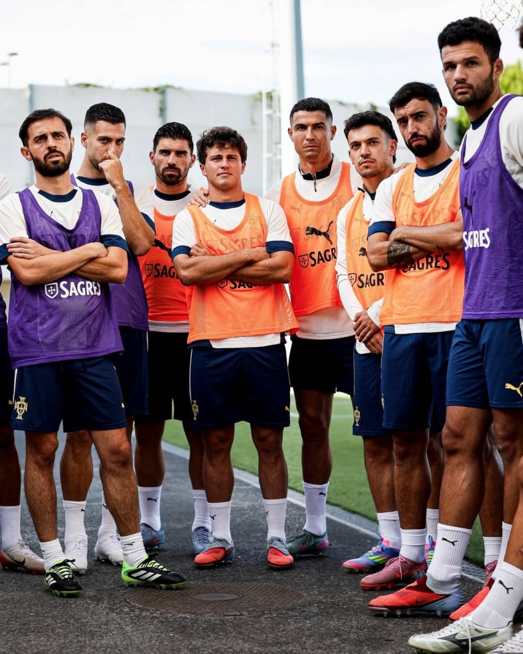 九游中国-备战世预赛！C罗晒葡萄牙国家队训练照