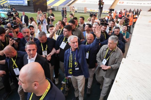 1717879441361085880.jpg 九游官方-【早报】C罗缺席+拥抱魔笛,克罗地亚小胜葡萄牙!