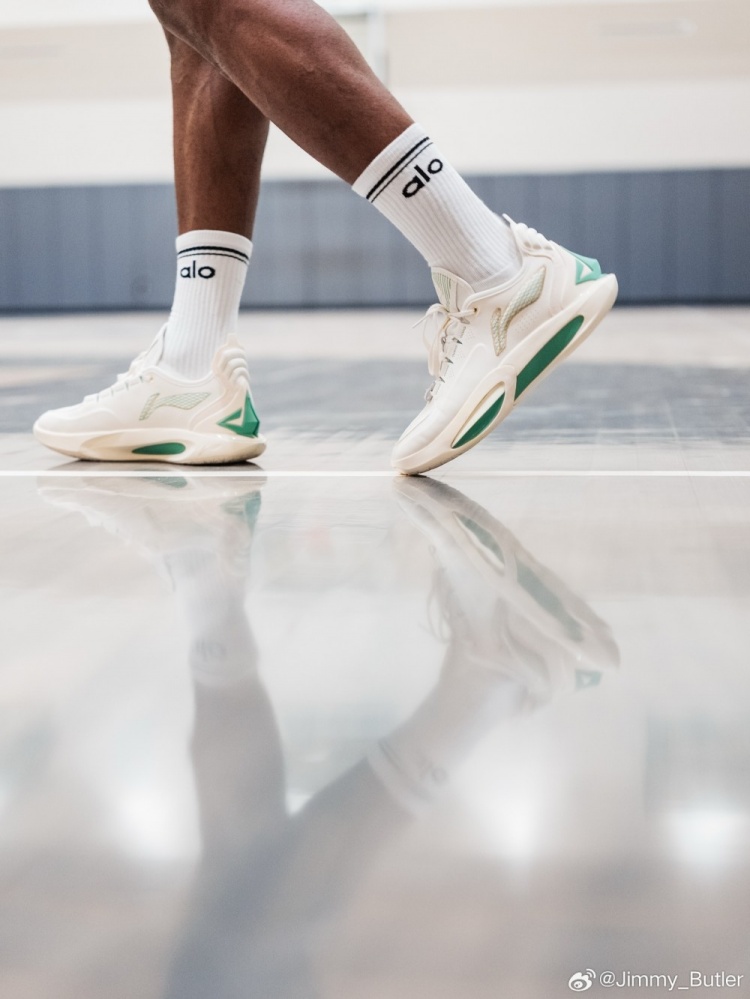 九游中国-巴特勒发布与追梦训练合照并赞同其观点：携手迈向总冠军之路