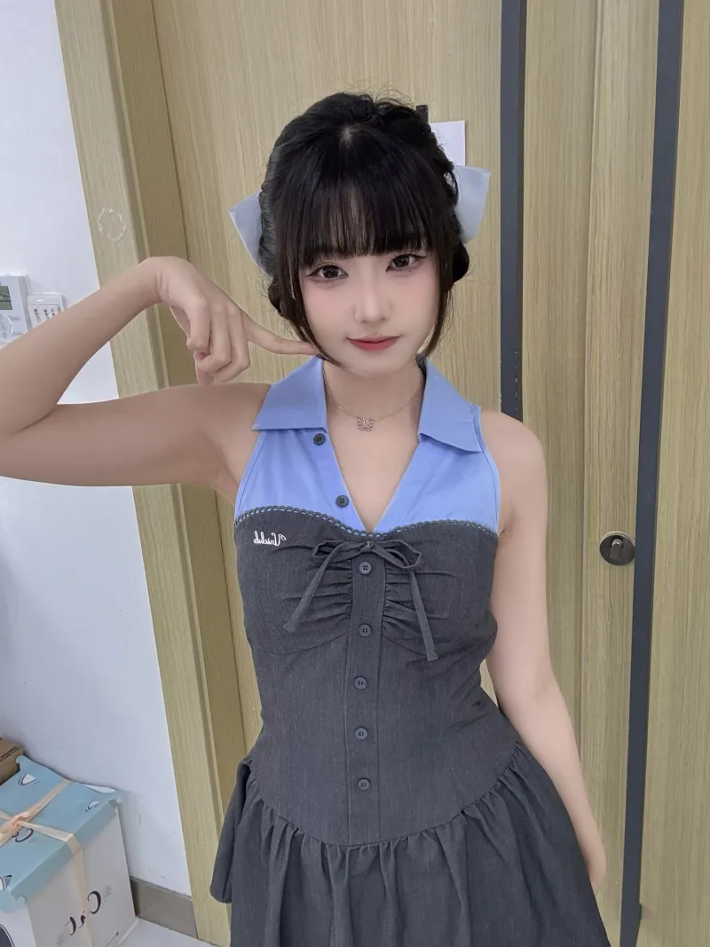 LPL主持周敢敢晒照：非常甜妹，生活给我一拳，我出布