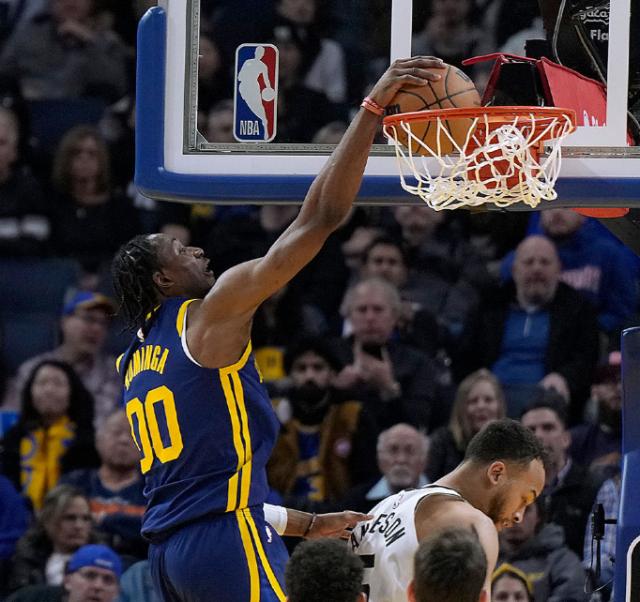 九游官网-【现场】勇士主场擒狼 汤普森成为金州最硬脊梁