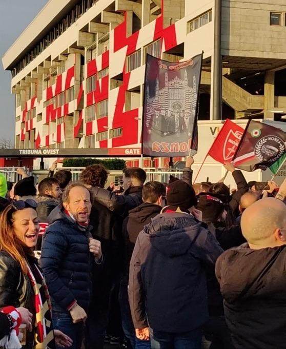 九游平台-【现场】老友重逢致敬过去，米兰用胜利瞄准未来